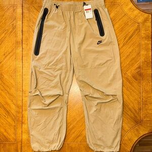 Nike Tech Pants Mens Size Large Parachute Pack Woven Oversized Baggy HM7158-297